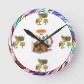 Pierre pelican's brilliant beak ronde klok (Voorkant)