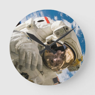 Piers Seller Spacewalk Ronde Klok