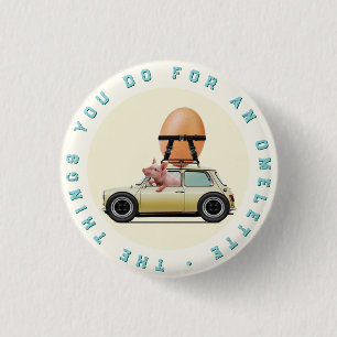 Pig Driving Car met Giant Egg - Whimsical Fun Ronde Button 3,2 Cm