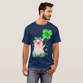 Pig Holding Shamrock Stars Cute St Patricks Day T-shirt (Voorkant volledig)