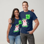 Pig Holding Shamrock Stars Cute St Patricks Day T-shirt (Unisex)