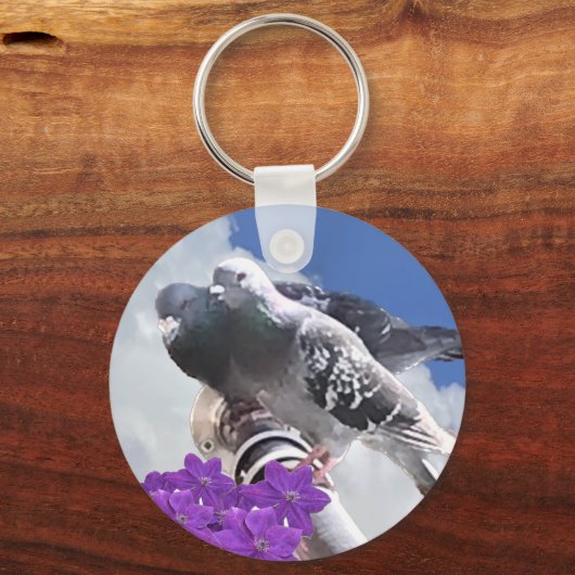 Pigeon Pair en Mauve Bloemen Sleutelhanger (Voorkant)
