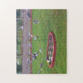 Pigeons die landen en de vogelaanvoer uitschakelen legpuzzel (Verticaal)