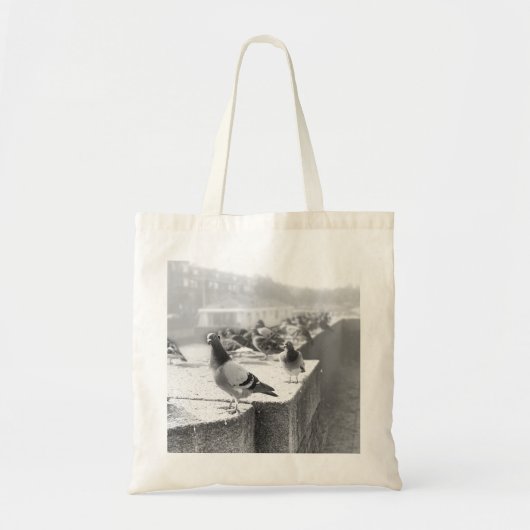 Pigeons op een brug tote bag (Voorkant)