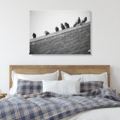 Pigeons op een dak canvas afdruk (Insitu (Slaapkamer))