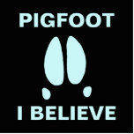 Pigfoot, geloof ik fotobeeldje magneet<br><div class="desc">Misschien is het gewoon een typering, of een mutante Sasquatch; of misschien zijn sommige delen van de wereld bewoond door een andere klasse van cryptische dieren. Een simpele voetafdruk van een ferale hog, samen met tekst lezen, "PIGFOOT". Ook de tekst, "IK GELOOF", verschijnt. Wie weet wat er in de bossen...</div>