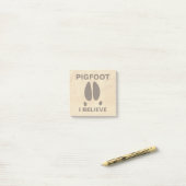 Pigfoot, geloof ik post-it® notes (Op bureau)