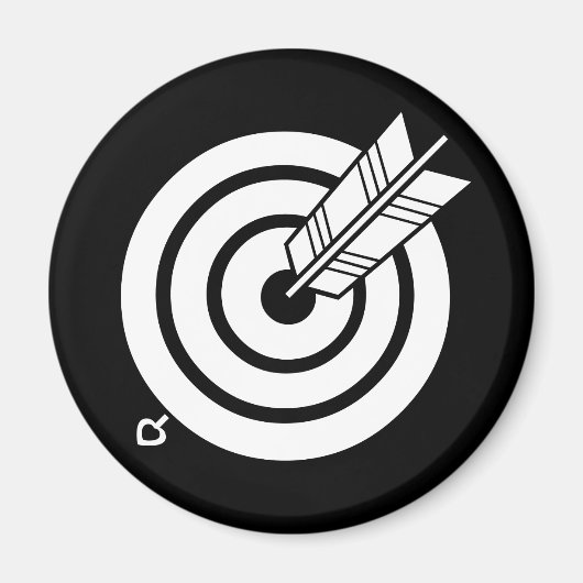 Pijl die precies het midden van het doel raakt magneet (Voorkant)