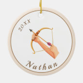 Pijl- en hoeknaam en pasteipap keramisch ornament (Achterkant)