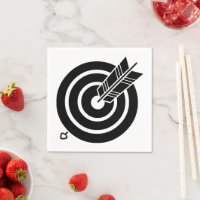 Pijl heeft een rond doelpapier en een party Napkin