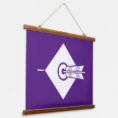 Pijl raakt doel hangend wandkleed (Gebogen)