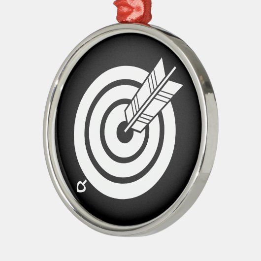 Pijl raakt een rond doel metalen ornament (Links)
