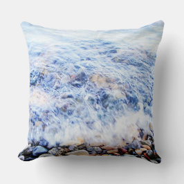 Pijlblauw water en stenen kussen