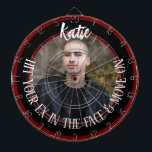 Pijlbord met foto van je ex - relatiebeëindigingsg dartbord<br><div class="desc">Kom over je breuk heen met een lach dankzij dit aangepaste dartbord met een foto van je ex. Perfect om een scheiding, een breuk of het einde van een verloving te vieren. Met dit grappige spel kun je stoom afblazen en tegelijkertijd lol hebben. Voeg de naam van de ontvanger bovenaan...</div>