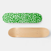 Pijlen - Wit op groen gras (70 jaar terugslag) Skateboard (Horizontaal)