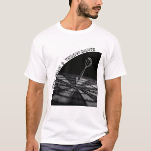 Pijlpunt minimaliseren in zwart-wit t-shirt