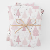 Pijnbomen in roze aarde tonen inpakpapier vel (In situ)