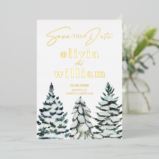 Pijnbomen Sneeuw Winter Kerstmis Save De Datum Folie Uitnodiging (Staand Voorkant)