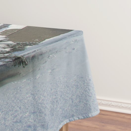 Pijnboom in sneeuwtafellade tafelkleed (Voorbeeld)