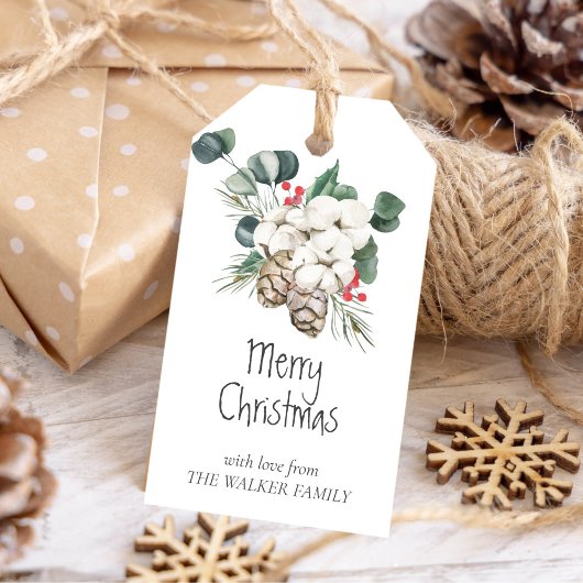 Pijnboom met kegels, winterbessen, wattenstaafjes cadeaulabel