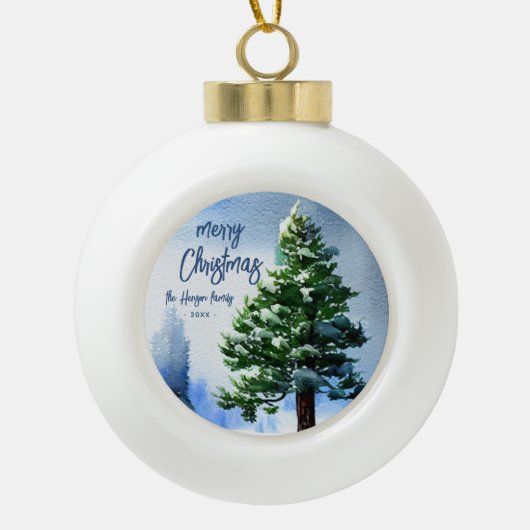 Pijnboom met sneeuwWaterverf die Kerstmis schilder Keramische Bal Ornament (Voorkant)