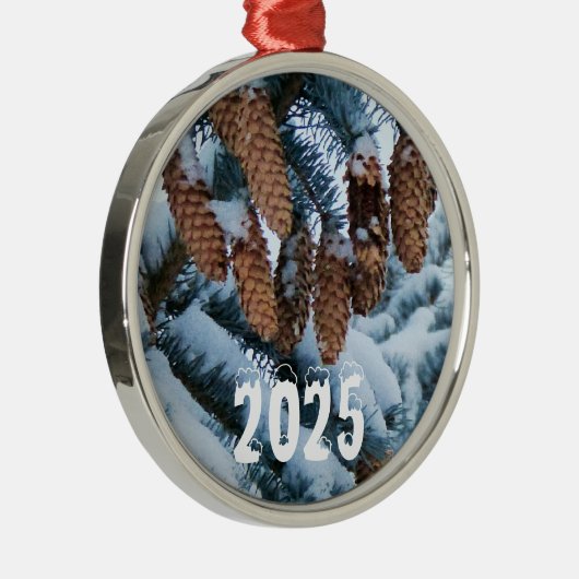 Pijnboomkegels op een pijnboom bedekt met sneeuw metalen ornament (Rechts)