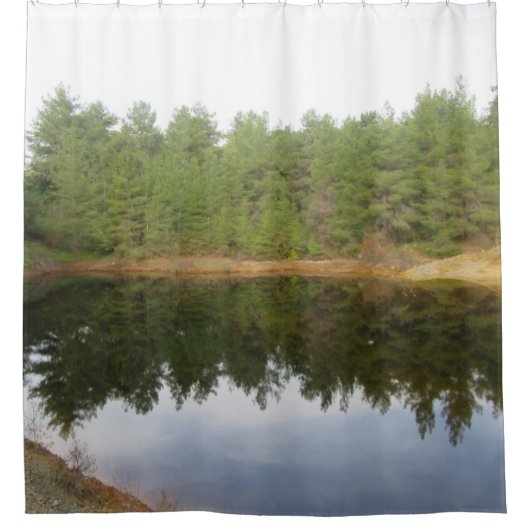 Pijnboomreflectie-meer Douchegordijn (Voorkant)