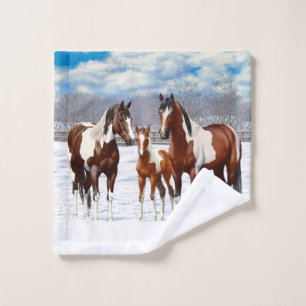 Pijnstokpaardjes in wintersneeuw bad handdoek