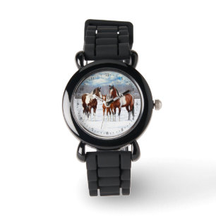Pijnstokpaardjes in wintersneeuw horloge