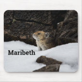 Pika in de sneeuw met JOUW NAAM Muismat (Voorkant)