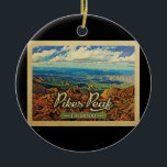 Pikes Peak Colorado Vintage Travel Keramisch Ornament<br><div class="desc">Vintage-reisstijl Pikes Peak Colorado afbeelding met een prachtig uitzicht Colorado uit de bergen van Colorado vanaf deze bovenste wandelende plek hoog in de wolken.</div>