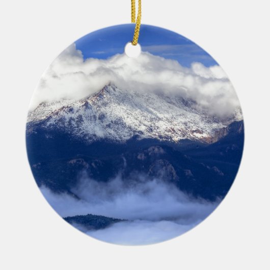 Pikes Peak met verse sneeuwval en wolken Keramisch Ornament (Voorkant)