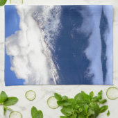 Pikes Peak met verse sneeuwval en wolken Theedoek (Gevouwen)