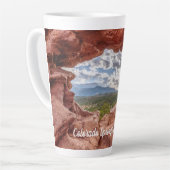 Pikes Peak Through a Rock Hole Latte Mok (Linkerhoek)