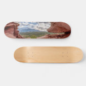 Pikes peak through a Rock Hole Persoonlijk Skateboard (Horizontaal)