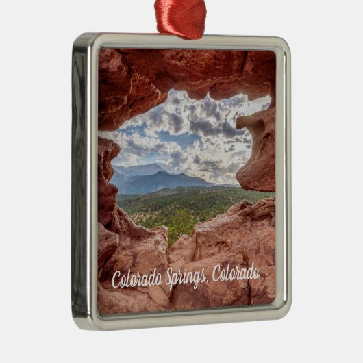 Pikes Peak Through A Rock Hole Square Ornament (Rechts)
