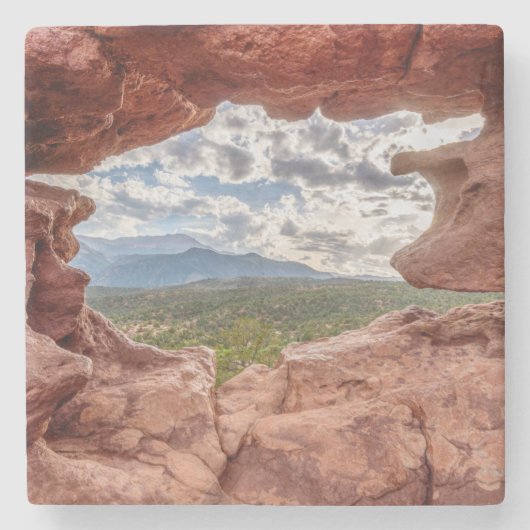 Pikes peak through a Rock Hole Stenen Onderzetter (Voorkant)