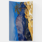 Pikes piek met boom in Voorgrond Spandoek (Verticaal)