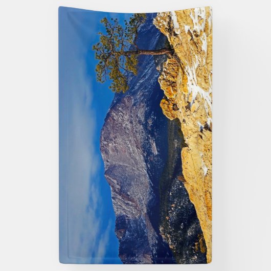 Pikes piek met boom in Voorgrond Spandoek (Verticaal)