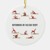 Pilates Kerstman Reformer Kerstmis Keramisch Ornament (Voorkant)
