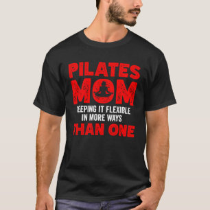 Pilates mam houdt het flexibel op meer manieren da t-shirt