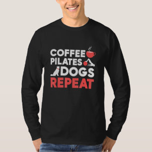 Pilates oefent koffie-pilates honden herhalen t-shirt