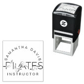 Pilates Poses in Pilates Word Zelfinktende Stempel (In situ)