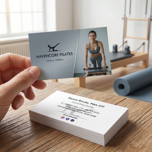 Pilates Studio Zakelijk | Modern Grijs Barcode Visitekaartje