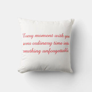 Pillow, in romantic line kussen