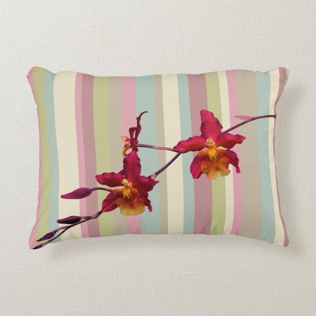 Pillow met een Spray of Cattleya Orchids Accent Kussen (Voorkant)