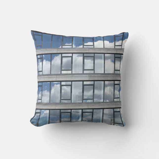 Pillow met gereflecteerde wolken van Tony Cimino Kussen (Voorkant)
