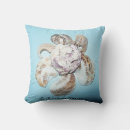 Pillow (ShellFlowerOnBlue) RFPMDesignes ©️ 2012 Kussen