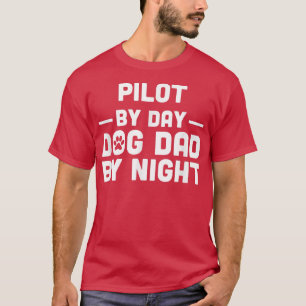 Piloot-by-Day Dog-pap bij nacht T-shirt
