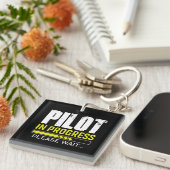 Piloot in Opleiding… Even Geduld | Cadeau Idee voo Sleutelhanger (Voorkant Rechts)